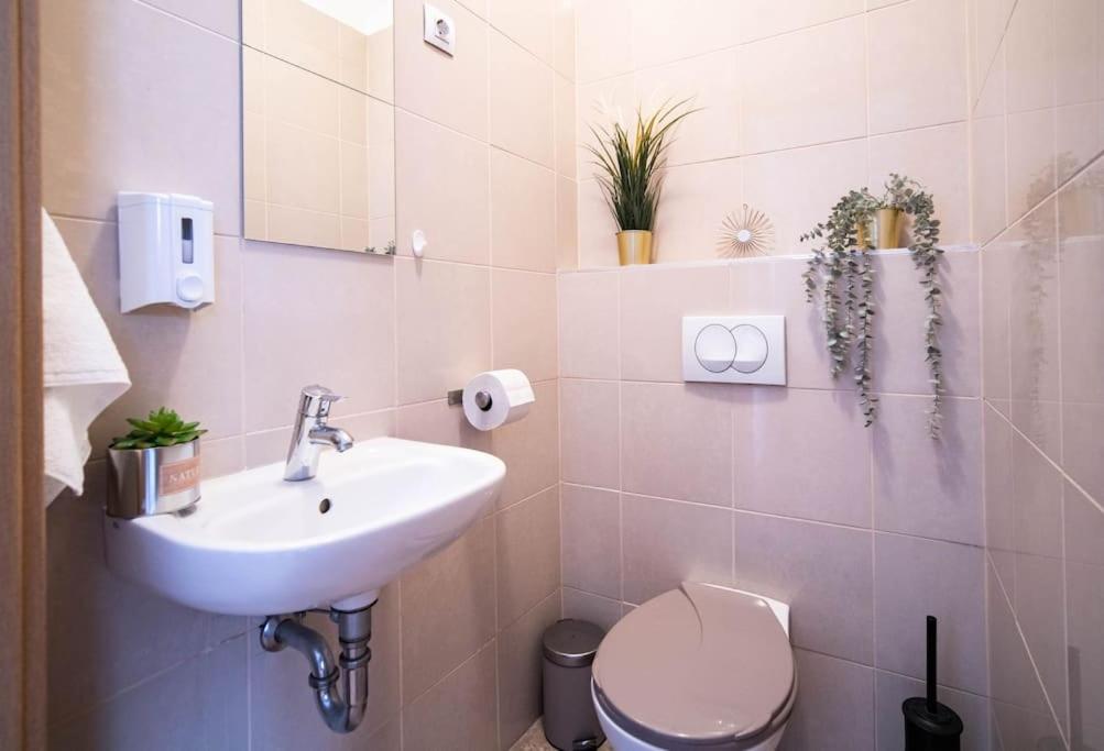 Free Parking! Soho Budapest 304, 4 Ppl, Ac, Fast Wifi, Smart Tv المظهر الخارجي الصورة