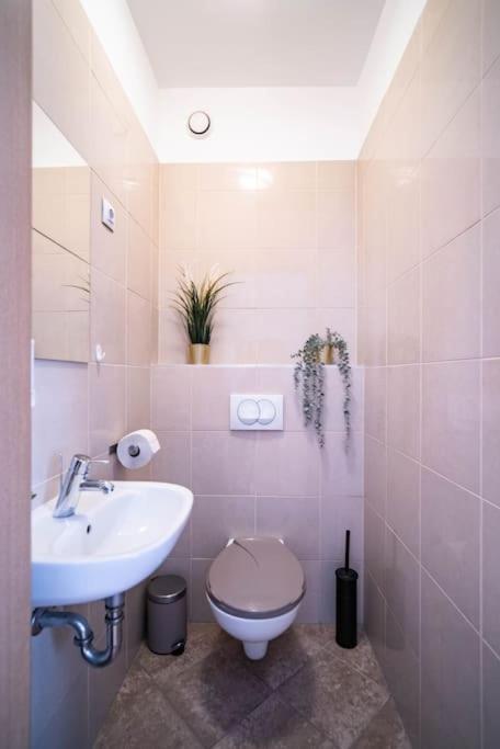 Free Parking! Soho Budapest 304, 4 Ppl, Ac, Fast Wifi, Smart Tv المظهر الخارجي الصورة