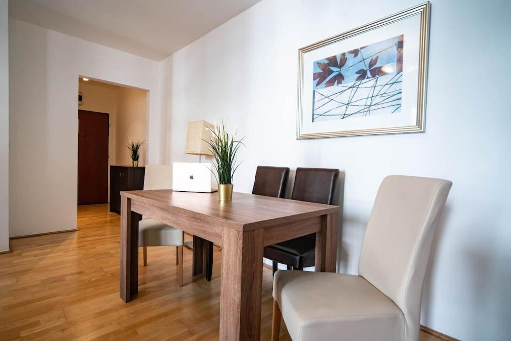 Free Parking! Soho Budapest 304, 4 Ppl, Ac, Fast Wifi, Smart Tv المظهر الخارجي الصورة