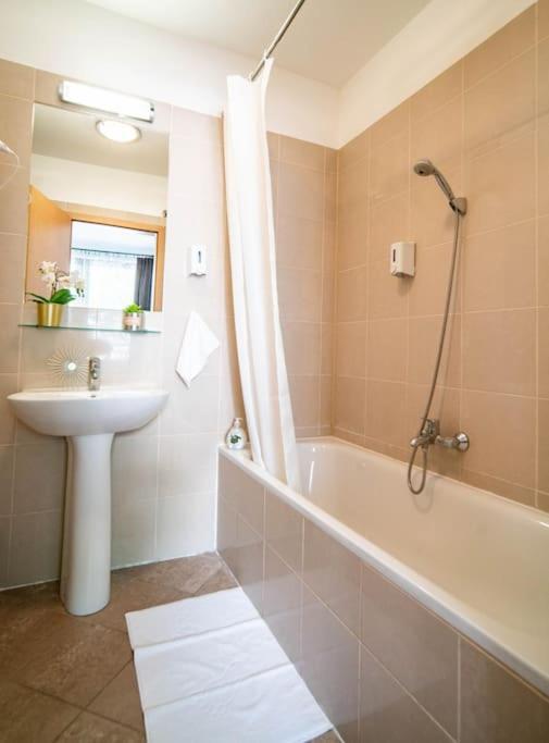 Free Parking! Soho Budapest 304, 4 Ppl, Ac, Fast Wifi, Smart Tv المظهر الخارجي الصورة
